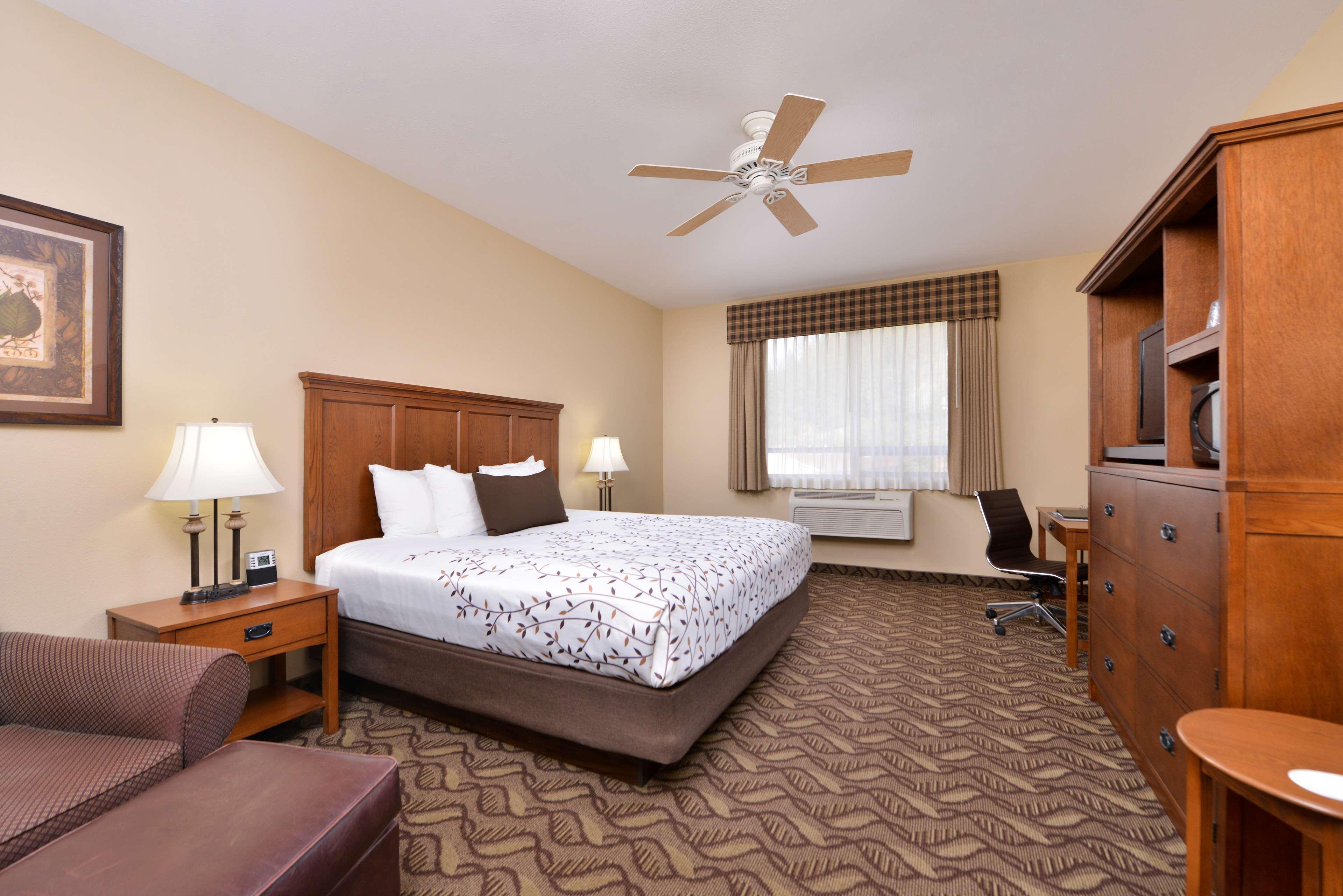 Western At River's Edge Hotel