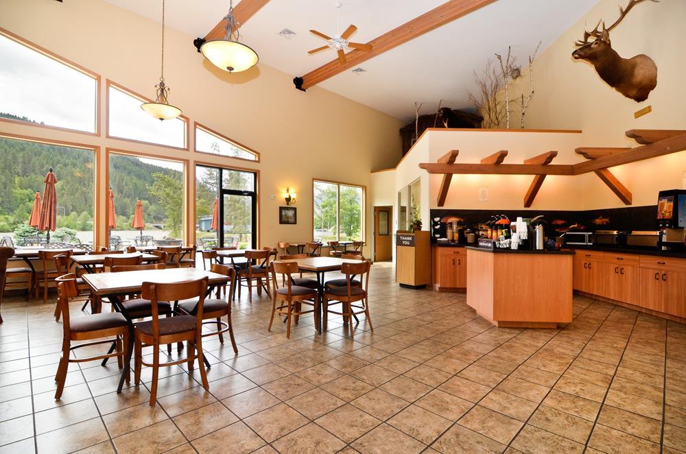 Western At River's Edge 3*