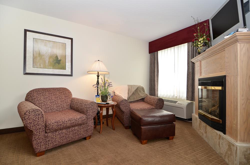 Hotel Western At River's Edge 3*