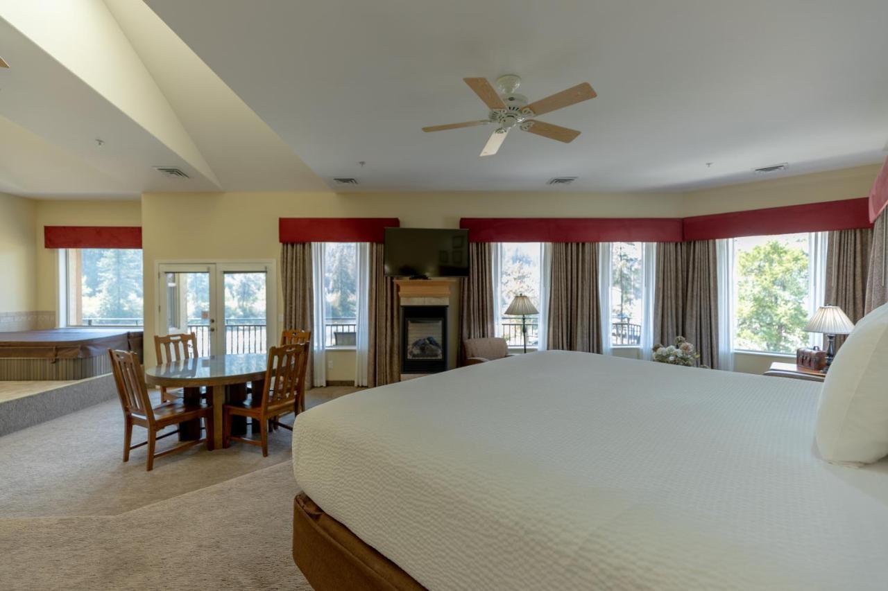 Western At River's Edge 3*