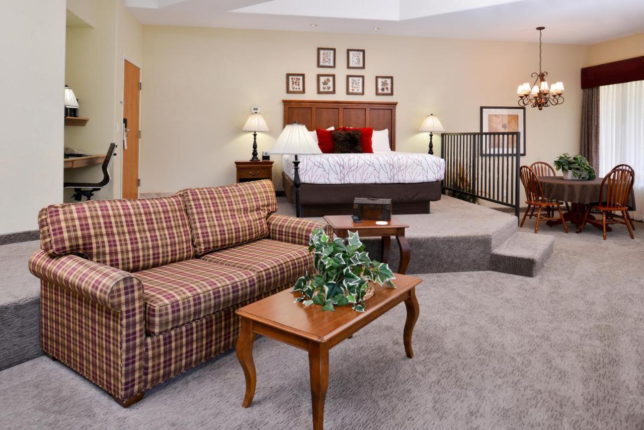 Hotel Western At River's Edge