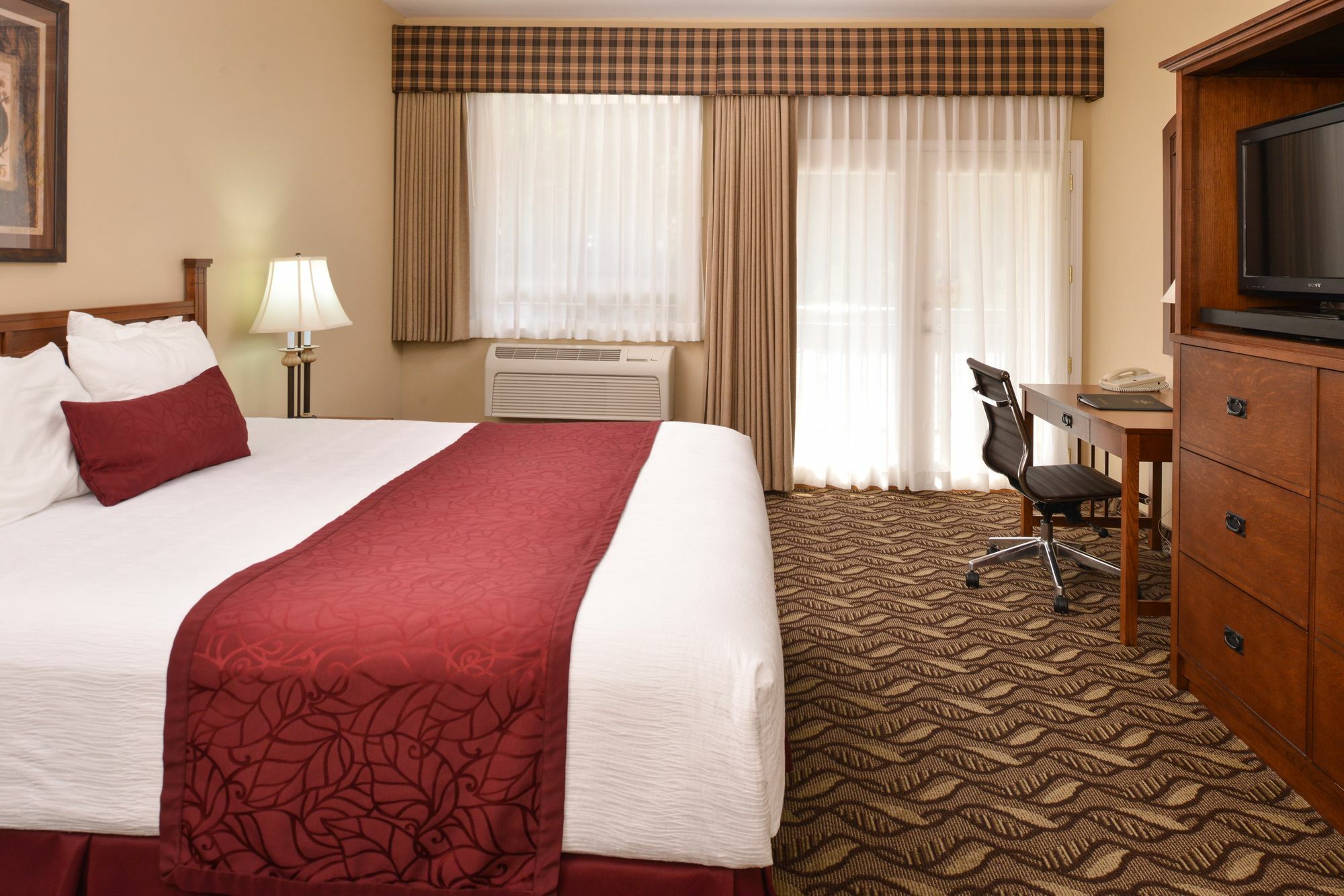 Hotel Western At River's Edge