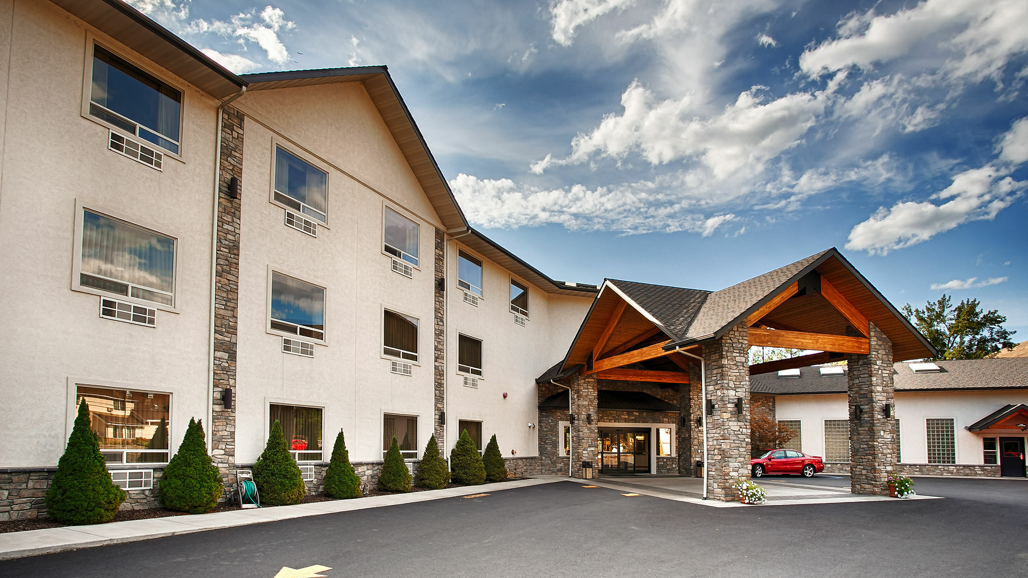 Western At River's Edge Hotel