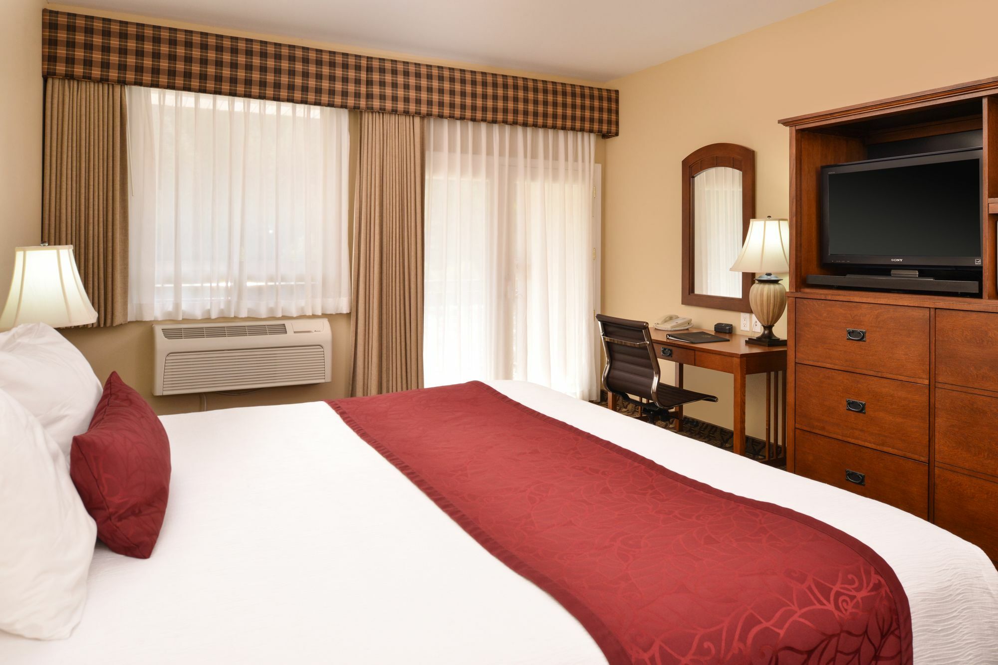 Hotel Western At River's Edge