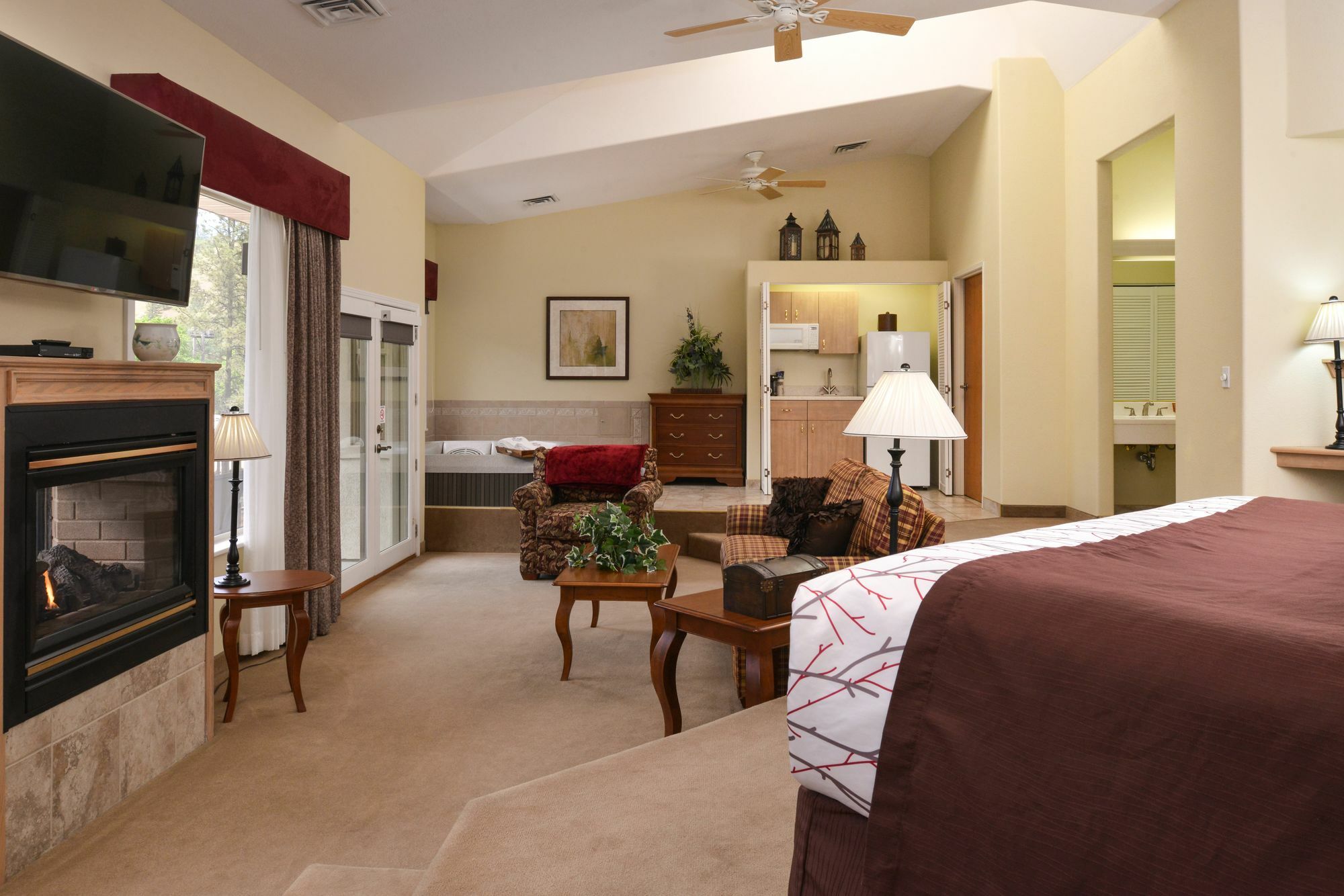 Hotel Western At River's Edge 3*